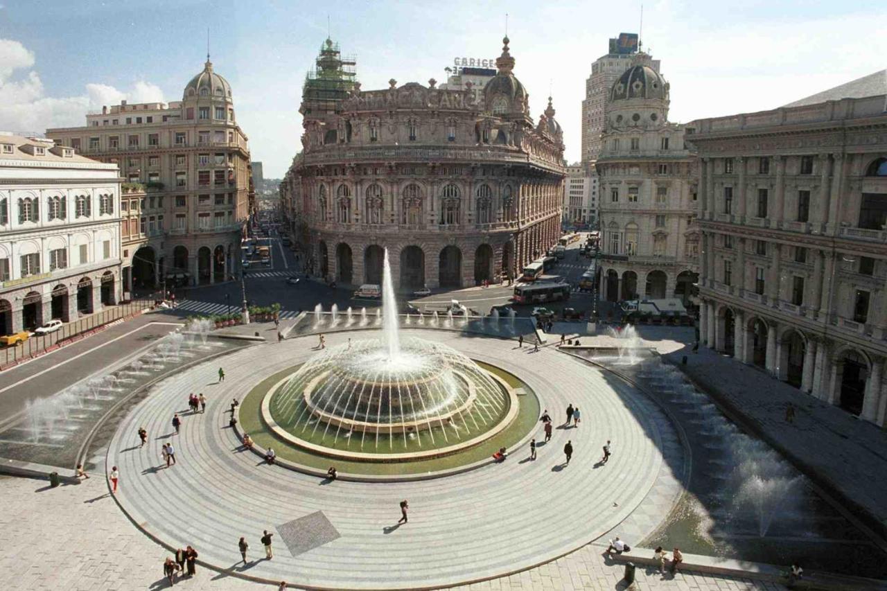 A 2 Passi Dal Centro Apartment Genoa Bagian luar foto