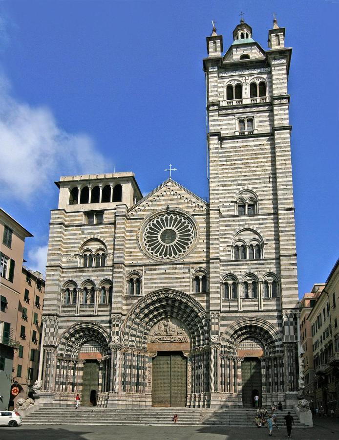 A 2 Passi Dal Centro Apartment Genoa Bagian luar foto